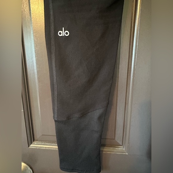 ALO Yoga Black Leggings - Picture 6 of 12
